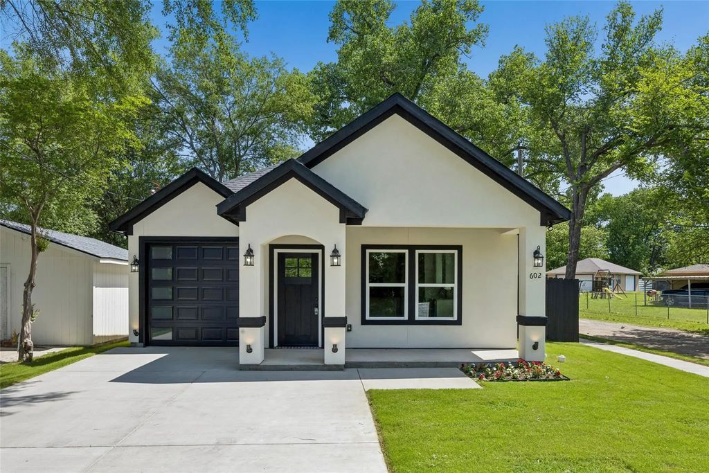 602 W Newton Street, Terrell