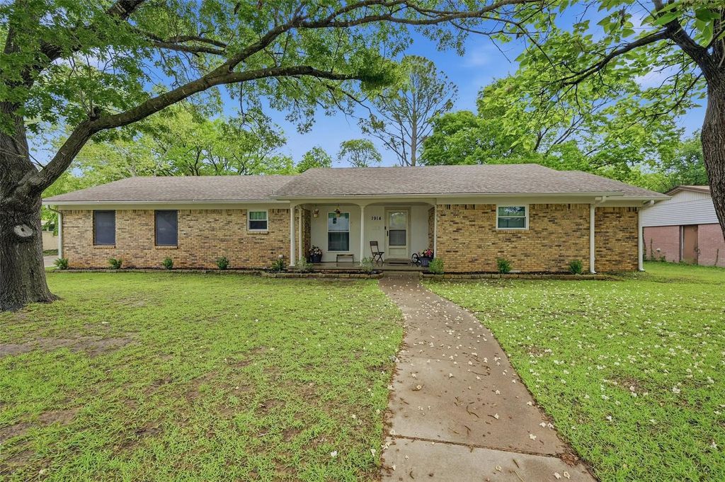 1914 Laurel Road, Gainesville