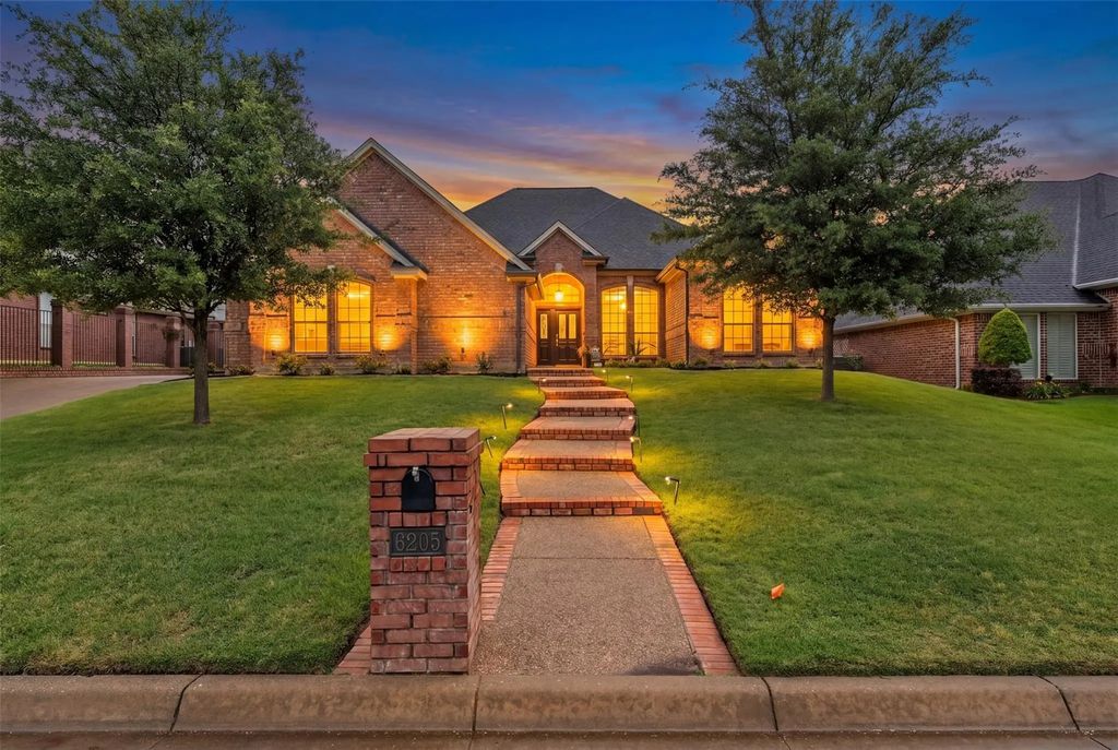 6205 Skylark Circle, North Richland Hills