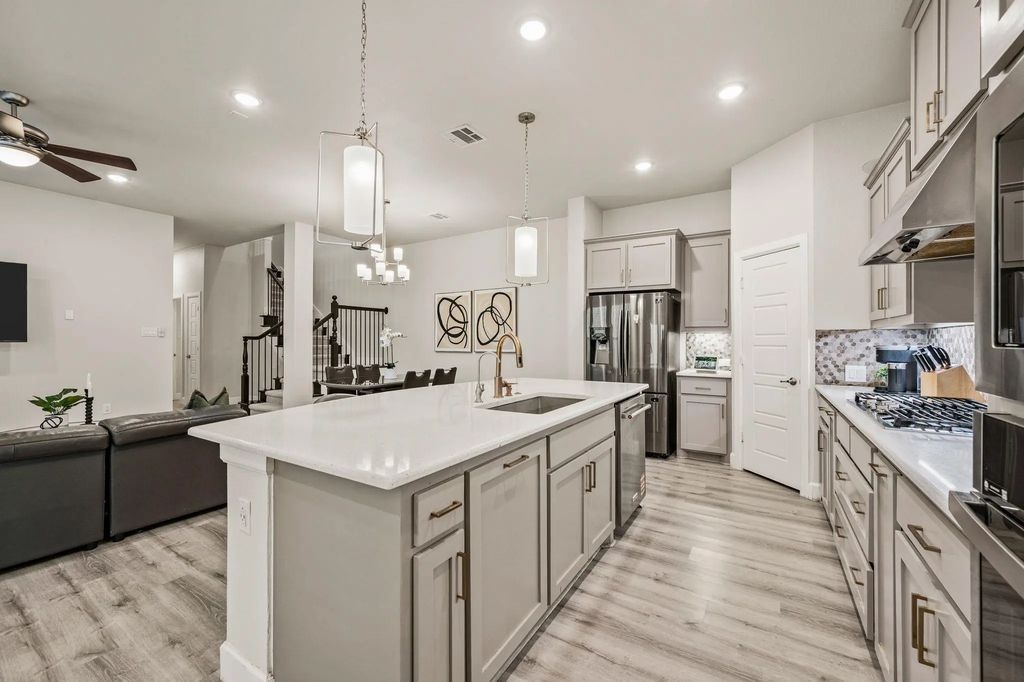 612 Courtyard Lane, Irving