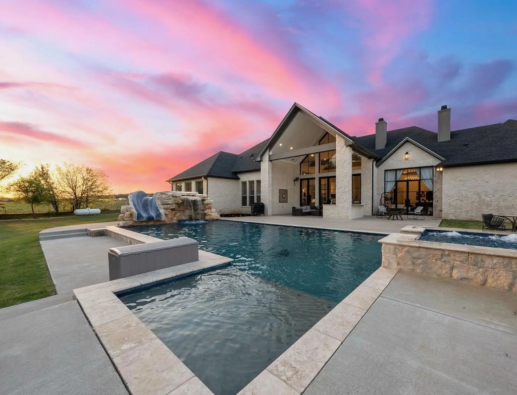 1351 River Road, Waco