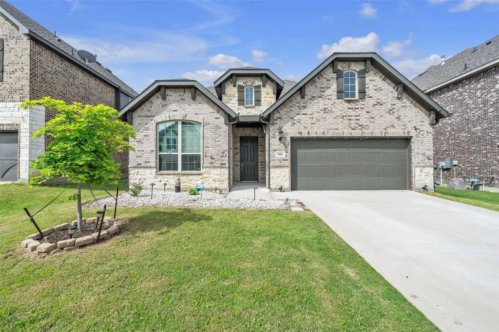 1802 Graham Way, Mansfield