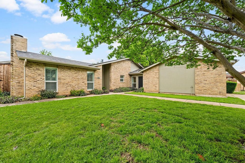 901 Shady Creek Lane, Bedford