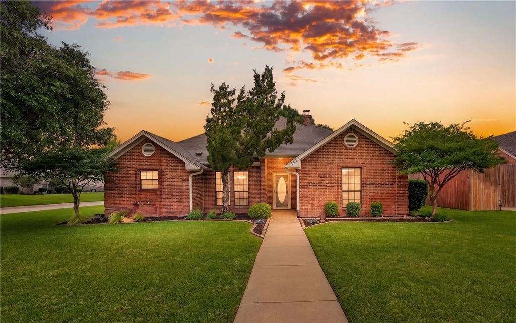 605 Meadowcrest Drive, Highland Village