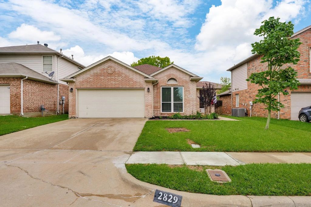 2829 Bull Shoals Drive, Fort Worth