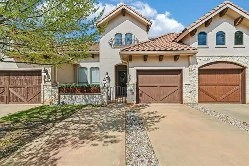 120 Tuscan Drive, Horseshoe Bay