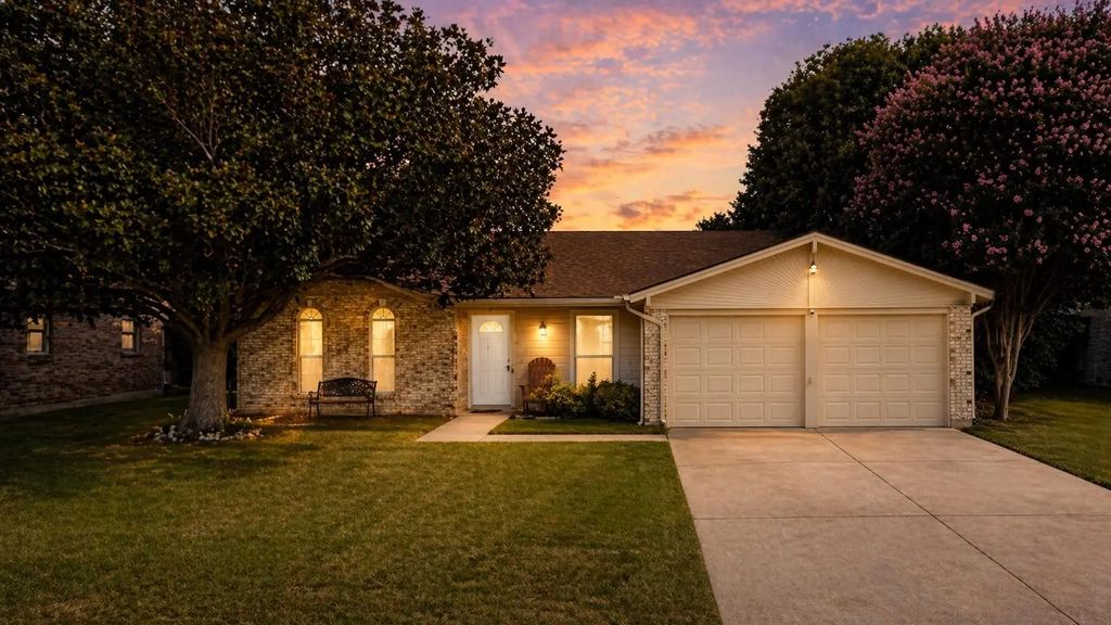 5641 Macneill Drive, Haltom City