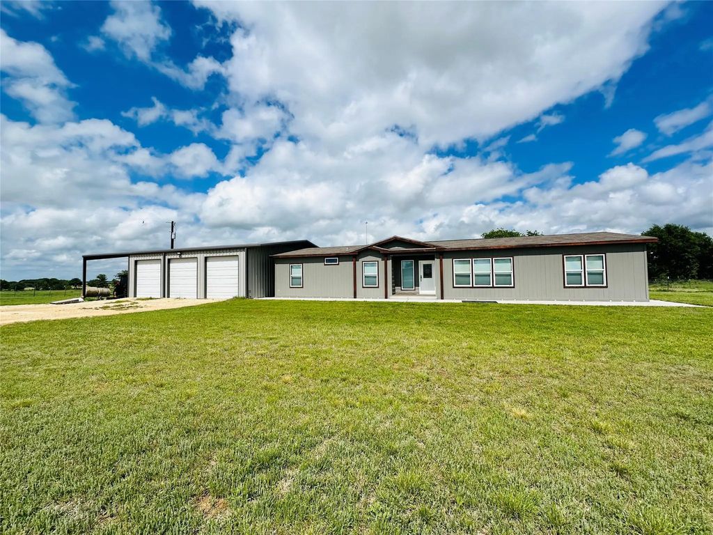 251 County Road 225, Rising Star