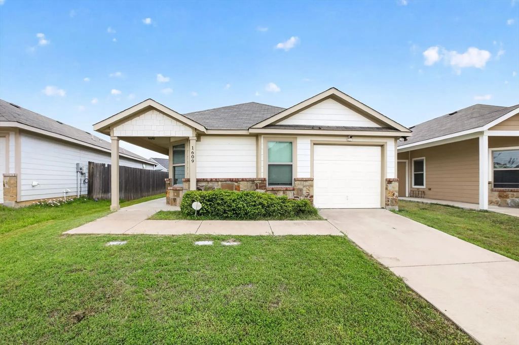 1609 Village Park Trail, Burleson