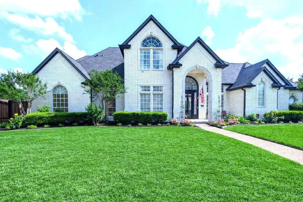 1616 Village Trail, Keller