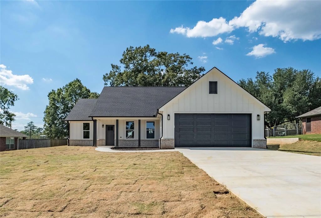 1003 Karen Drive, Lindale