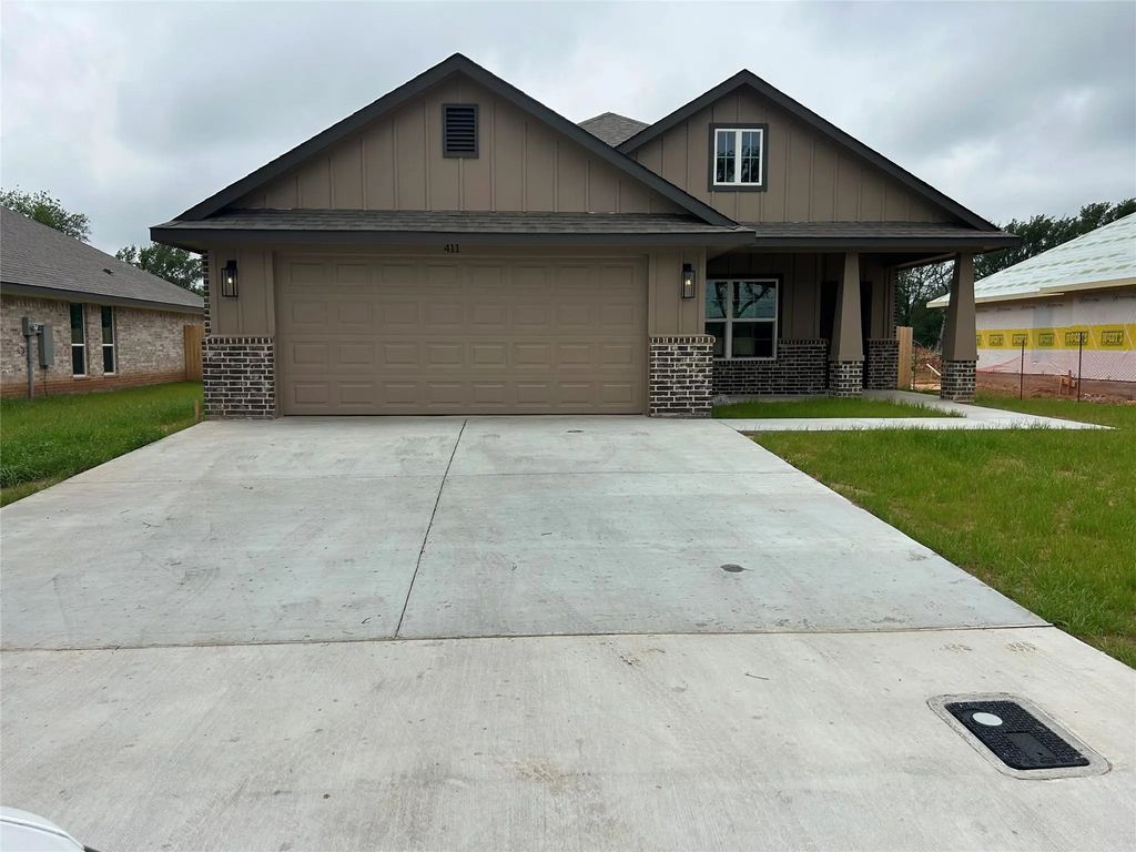 411 Conway Street, Lacy Lakeview