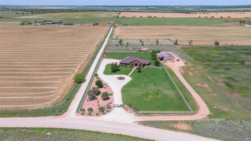 10932 County Road 495, Hawley