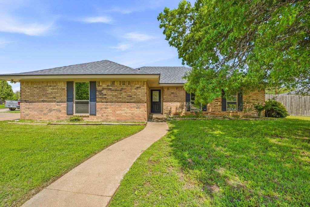 1318 Fairway Drive, Graham