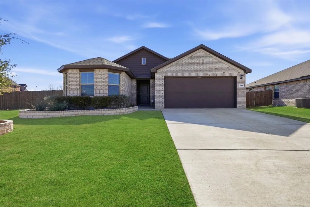 816 Durango Lane, Cleburne