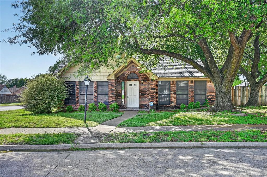 819 Tifton Court, Lancaster