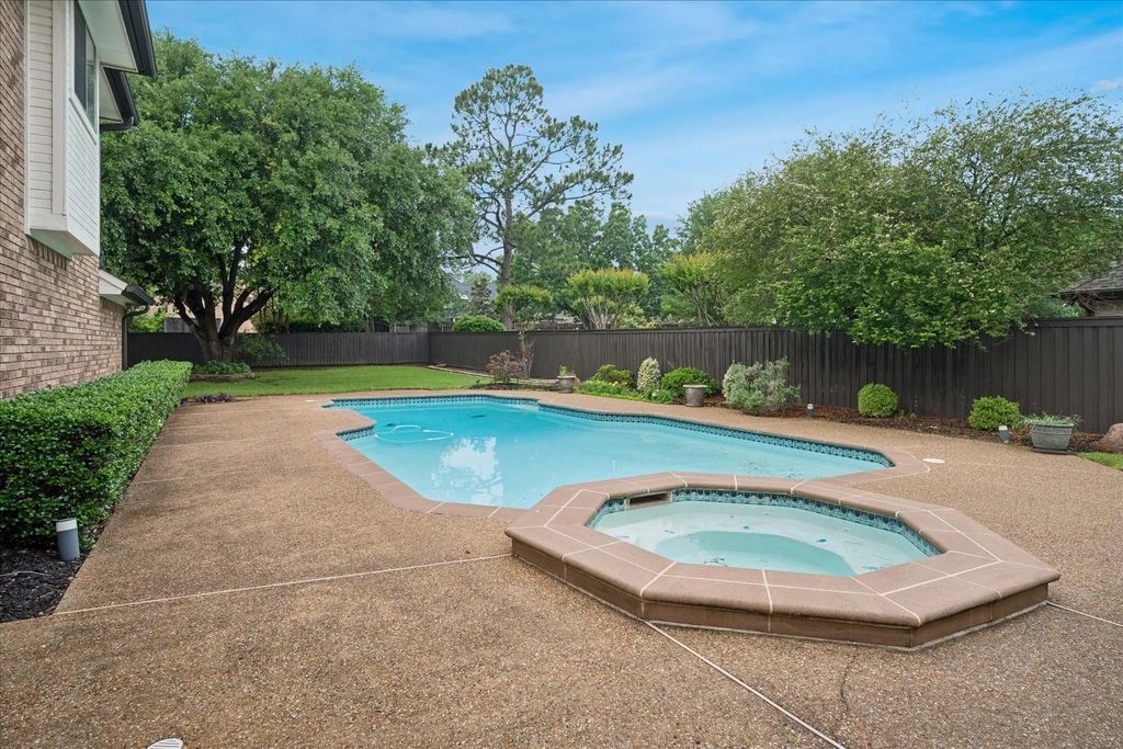 4607 Shadywood Lane, Colleyville