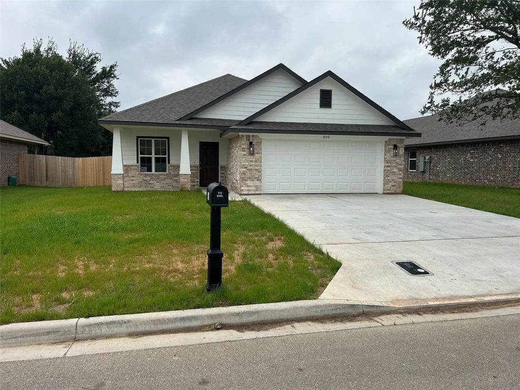 409 Conway Street, Lacy Lakeview