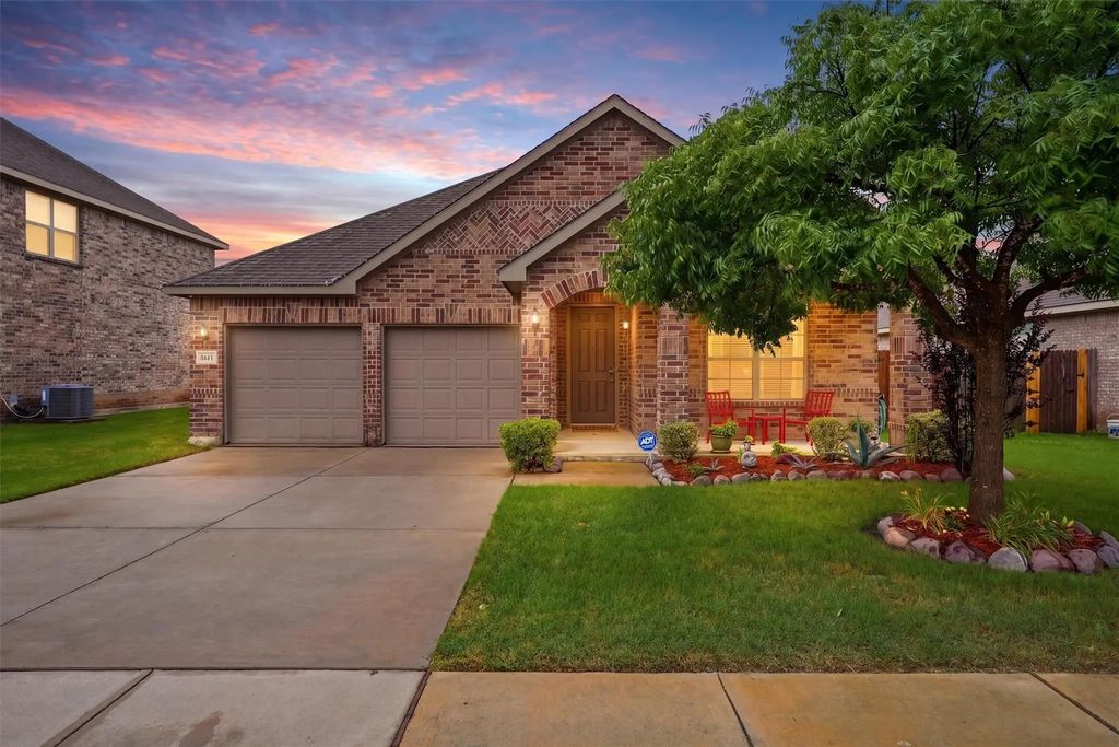 4241 Glen Abbey Drive, Fort Worth