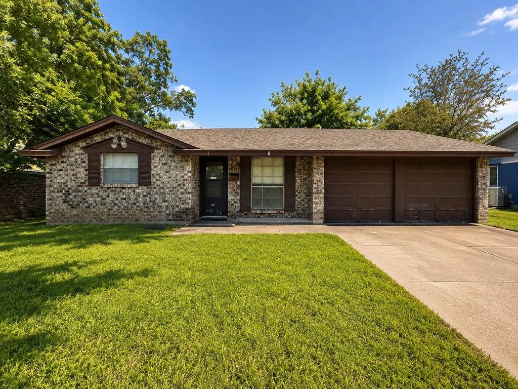 321 Nw Wintercrest Road, Burleson