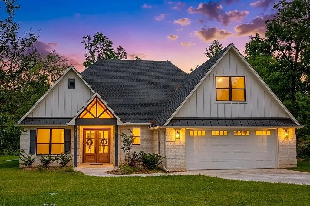 221 Brookside Drive, Hideaway