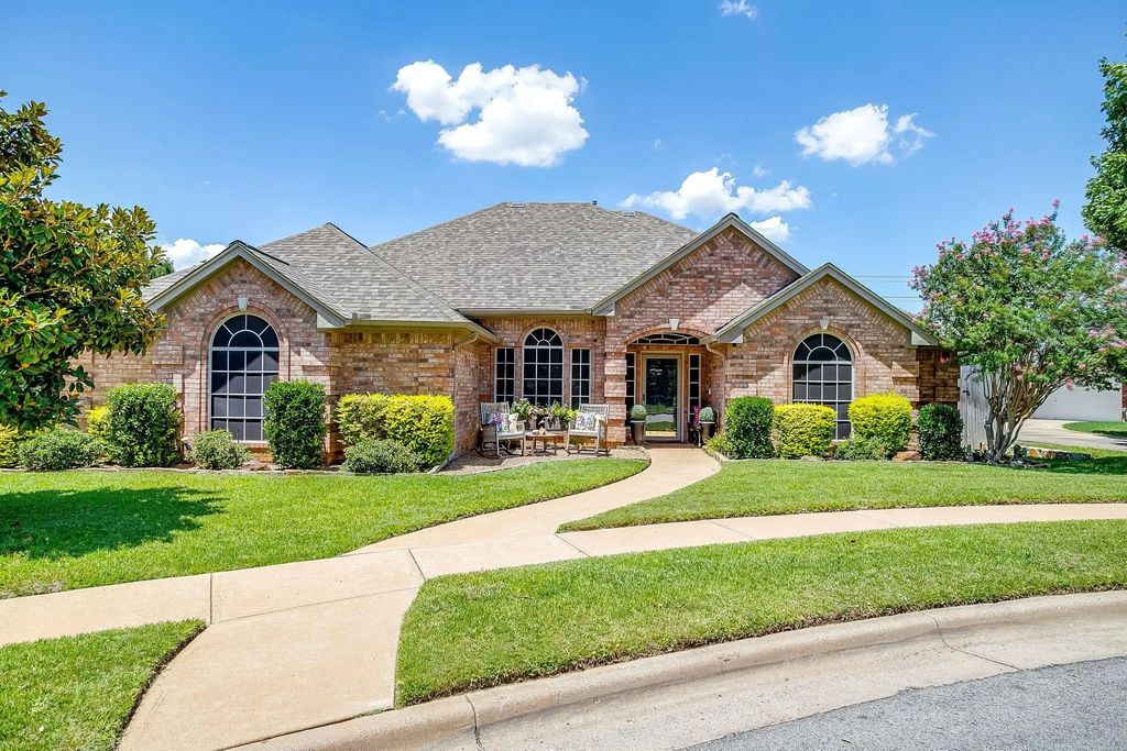 7732 Bridlewood Court, North Richland Hills