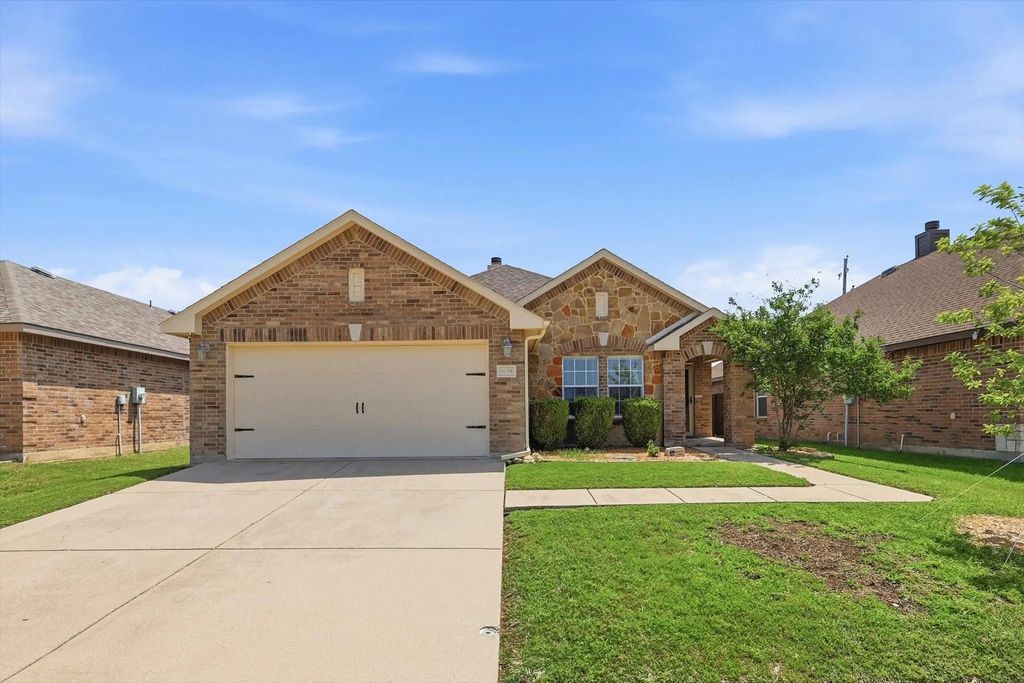 9108 Noontide Drive, Fort Worth