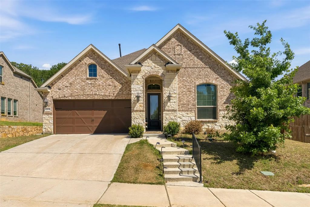 2204 Christopher Lane, Euless