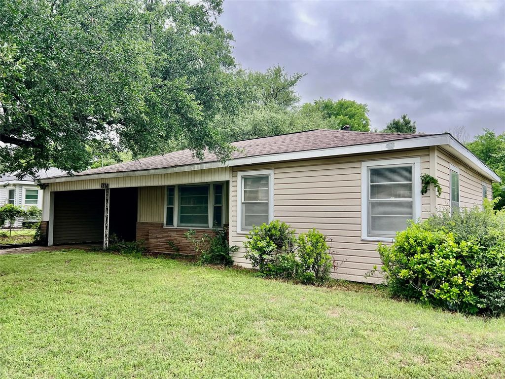 1314 W Water Street, Weatherford