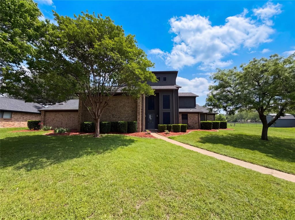 404 Laurel Trail N, Terrell