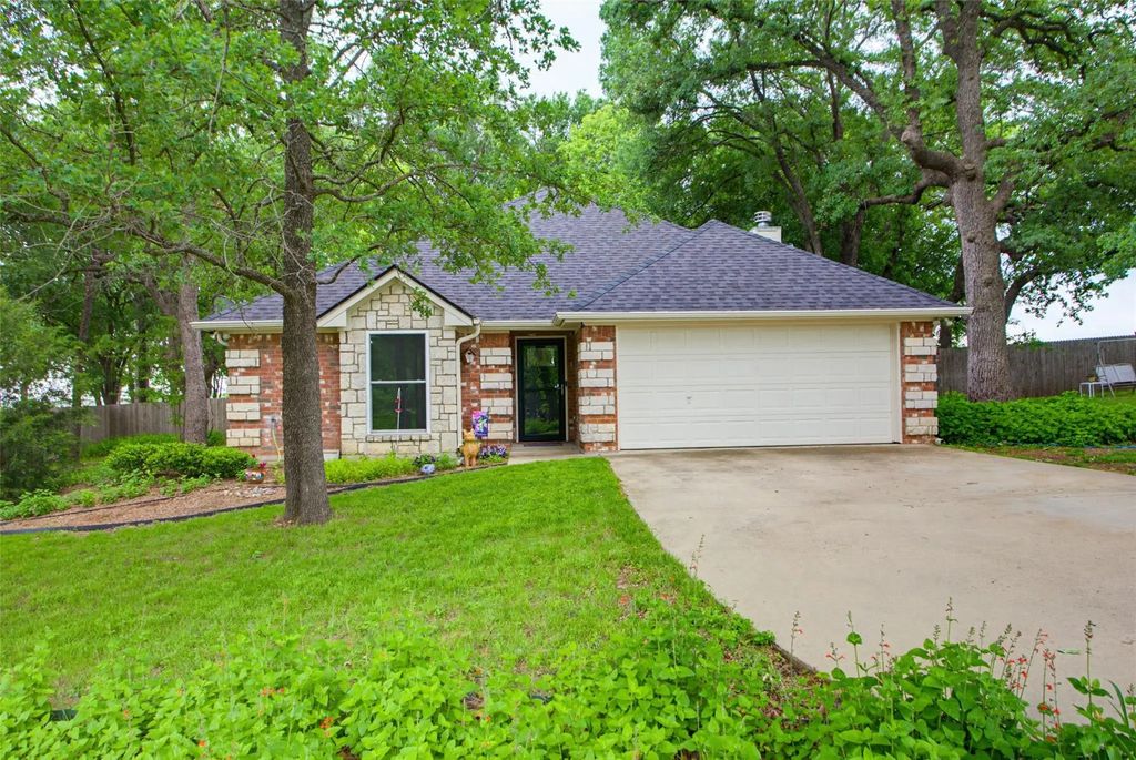 100 Deep Wood Lane, Weatherford