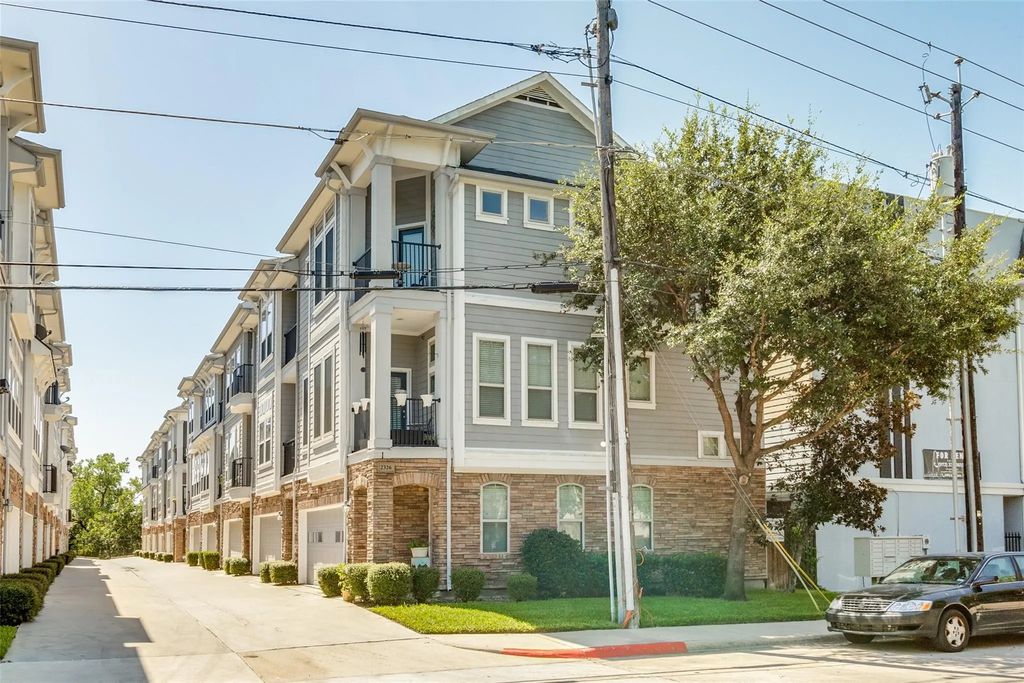 2326 Stutz Drive 103, Dallas