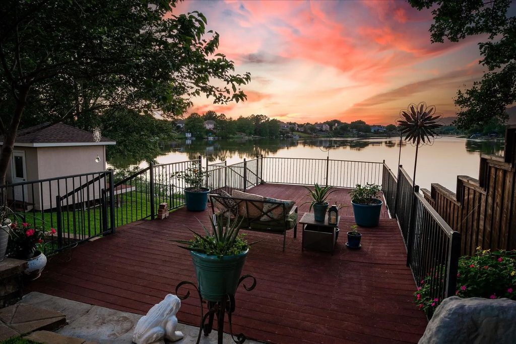 1303 Lakeshore Drive, Irving