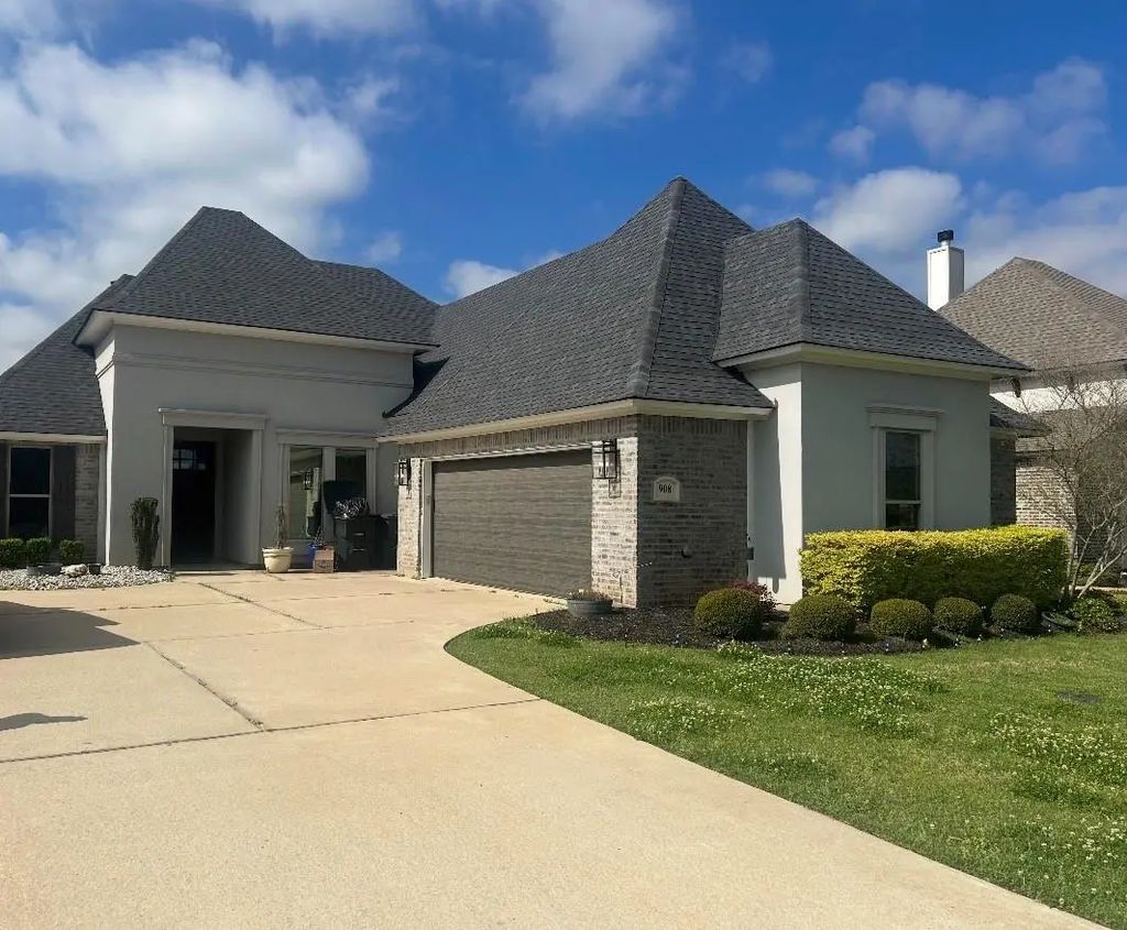 908 Chisolm Trail, Bossier City