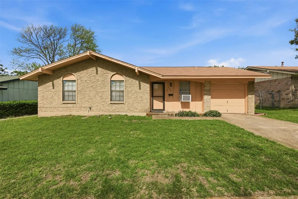 6435 Moonhill Drive, Dallas