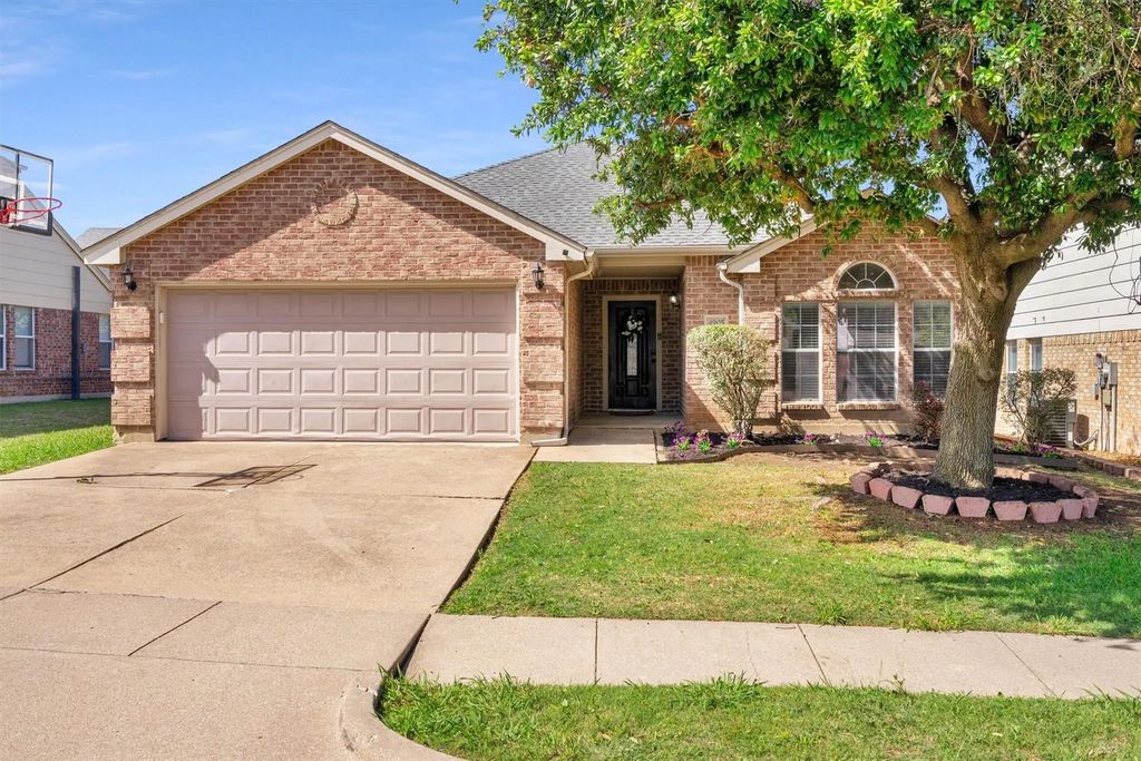 4905 Stirrup Way, Fort Worth