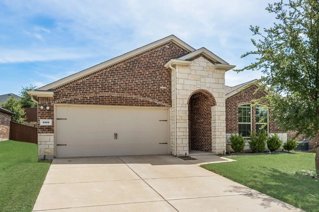 909 Peach Tree Lane, Anna