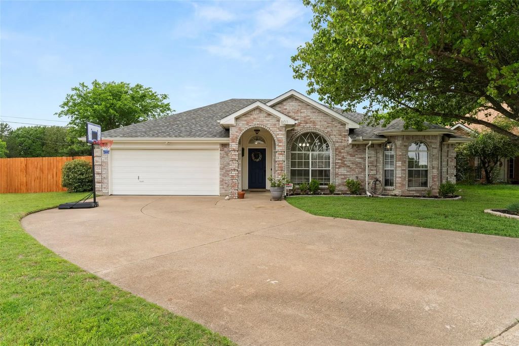 801 Switzer Lane, Cedar Hill