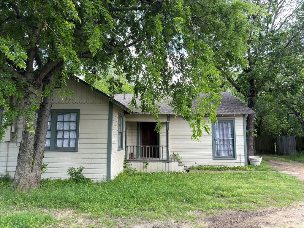 212 E 8th Street, Ferris