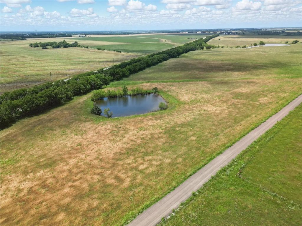 6464 County Road 1050, Celeste