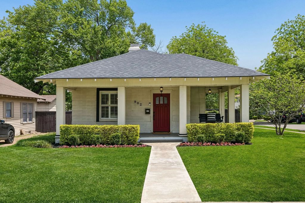 902 N Edgefield Avenue, Dallas