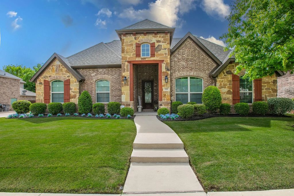209 Wisteria Way, Red Oak