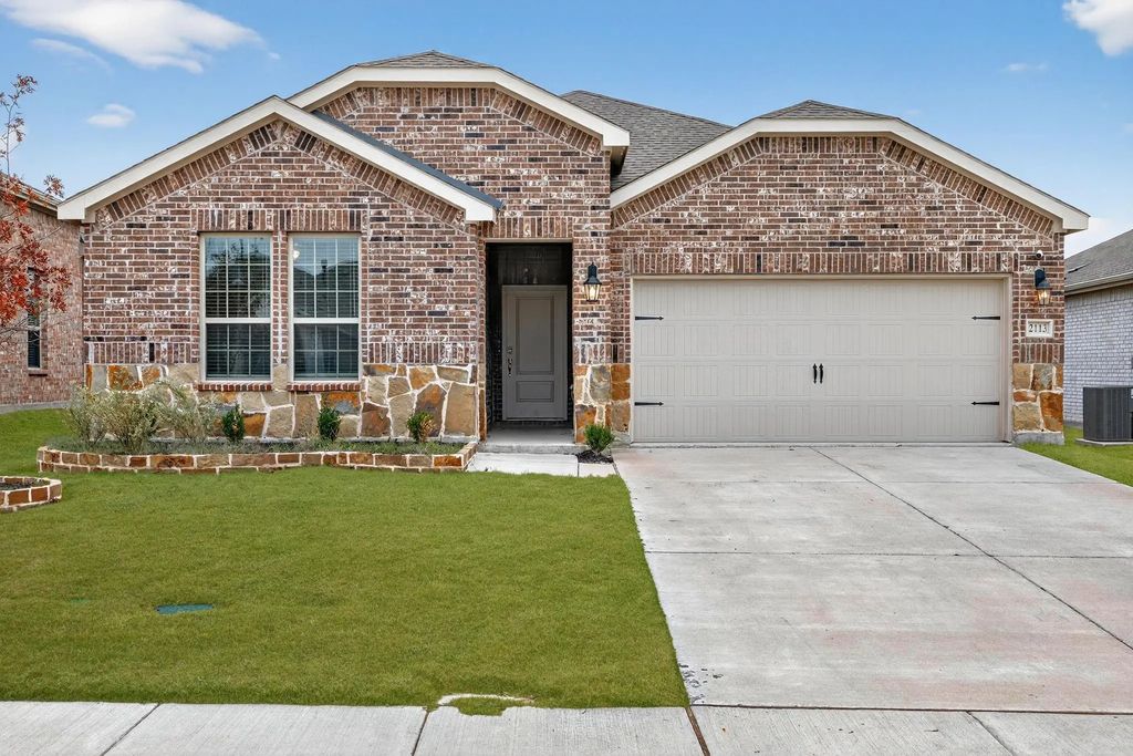 2113 Stinnet Street, Anna