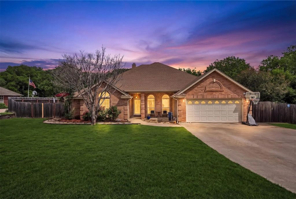 1557 Woodbee Court, Azle