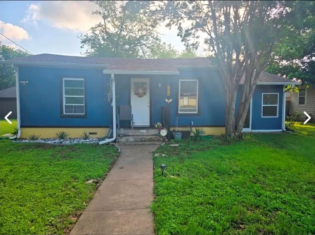 203 Stroud Street, Cleburne