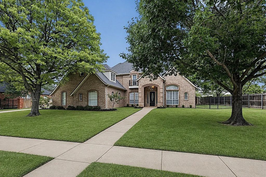 216 Mill Crossing W, Colleyville