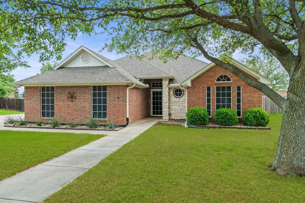 1401 Hickory Drive, Pilot Point
