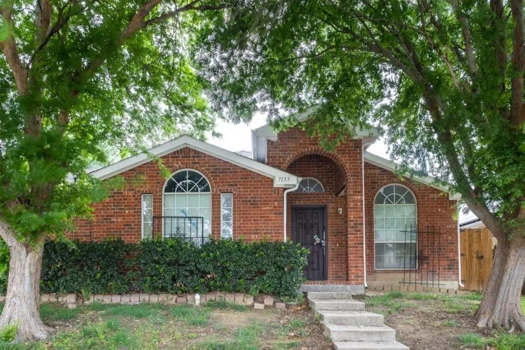 7133 Amber Drive, Dallas