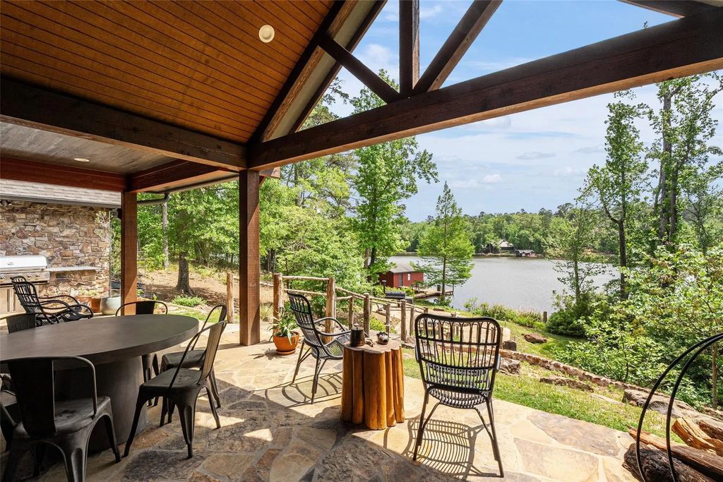 913 Private Road 6665, Mineola
