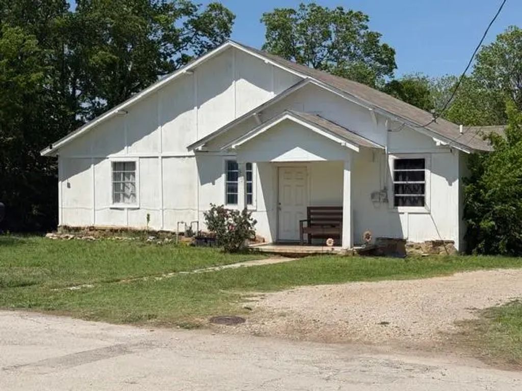 902 Thompson, Jacksboro